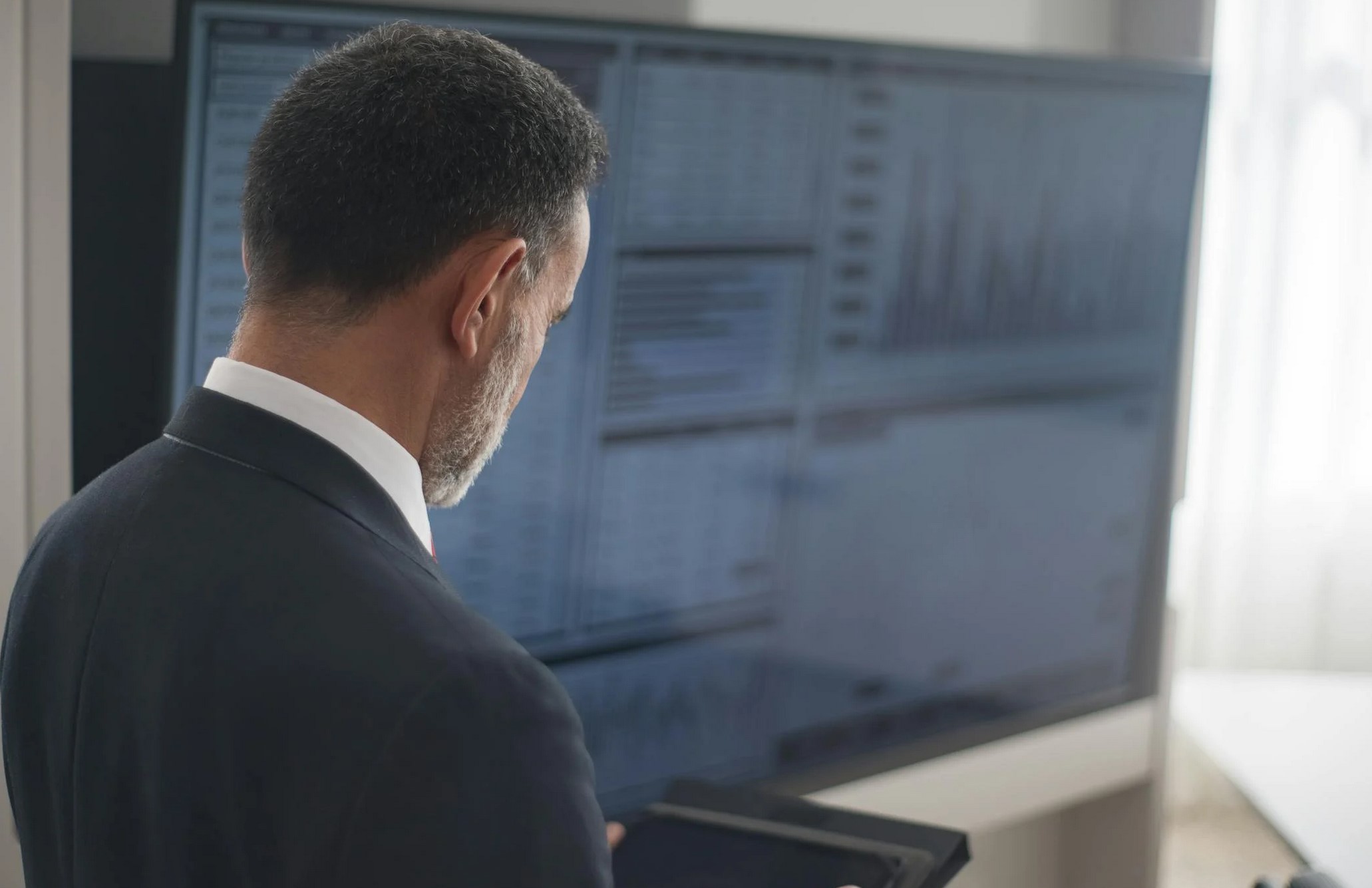 Risk-Sharing and Embedded Financing Models in the Evolution of Equipment Leasing